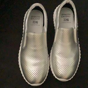 Comfy, lightweight slip on flats.